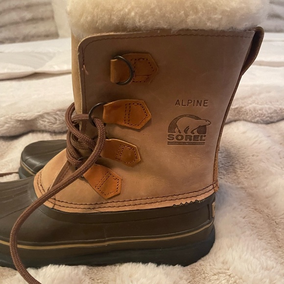 Just like NEW Winter Sorel Boots - Picture 4 of 7
